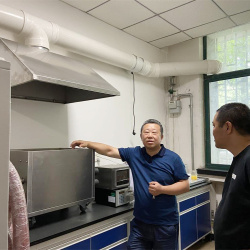 Mr. He and his party visited Lanzhou University Mr. He and his party visited Lanzhou University