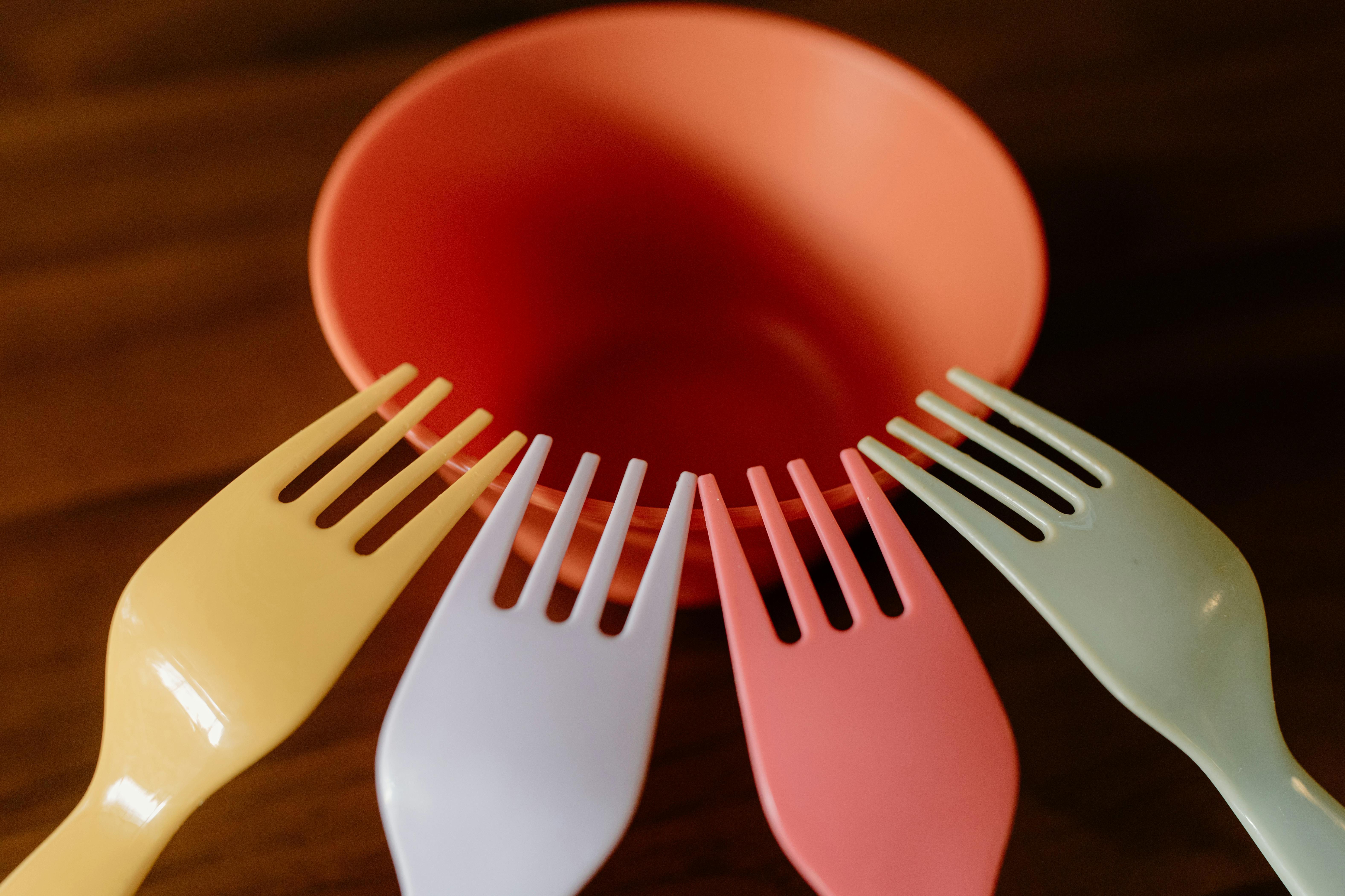 Guangyuan Ruifeng New Materials - Environmental Protection. Currently, are you still using these plastic tableware containing plasticizers?
