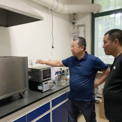 Mr. He and his party visited Lanzhou University Mr. He and his party visited Lanzhou University