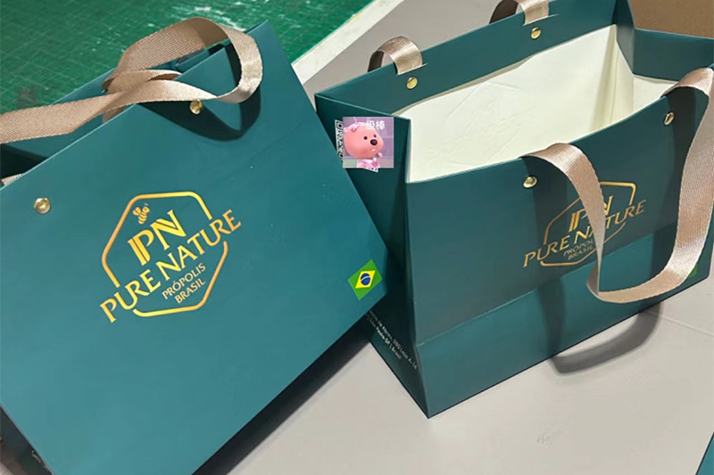 What are the printing and finishing methods for paper bags?
