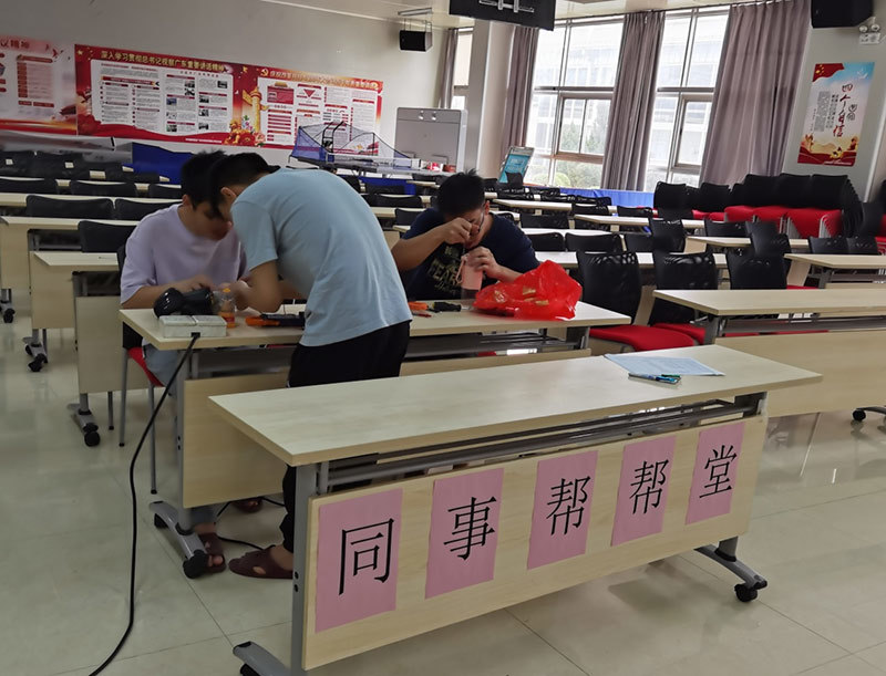 “多彩中藥·同事幫幫堂”學(xué)雷鋒志愿活動(dòng)