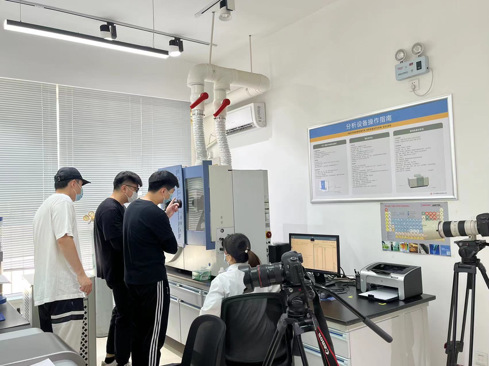 CCTV攝制組來(lái)冠靶科技拍攝