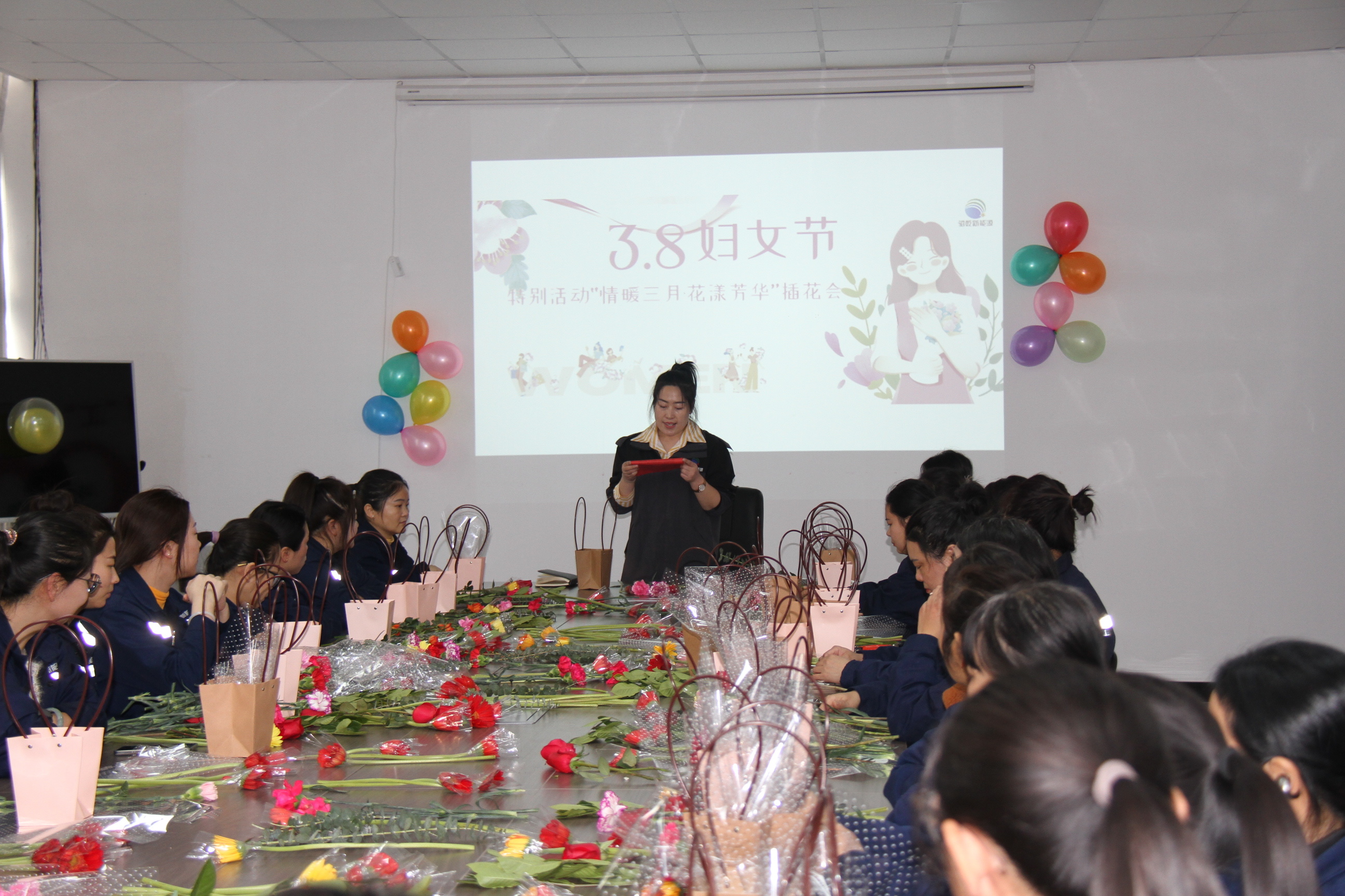 特别活动"情暖三月 花漾芳华”插花会