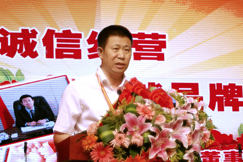 張景范被評為梅城百佳·十佳經濟建設功臣，并在表彰會上作先進事跡報告