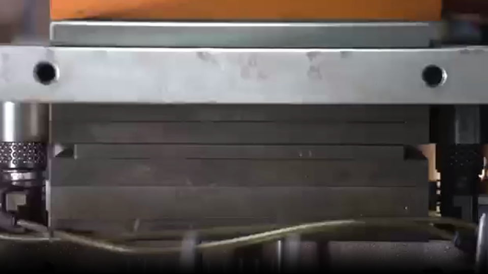 视频标题 视频标题