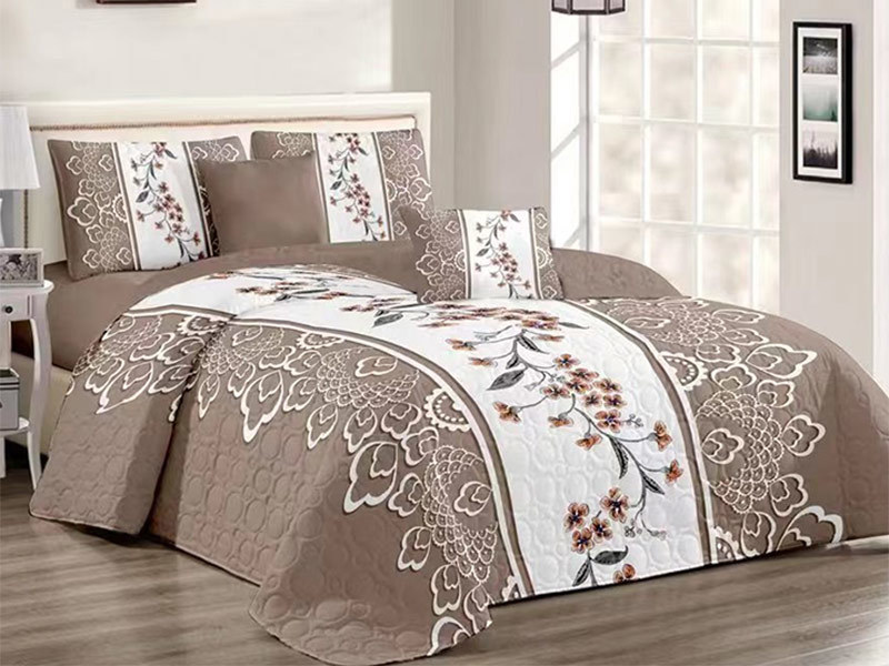 Bed cover multi-piece set