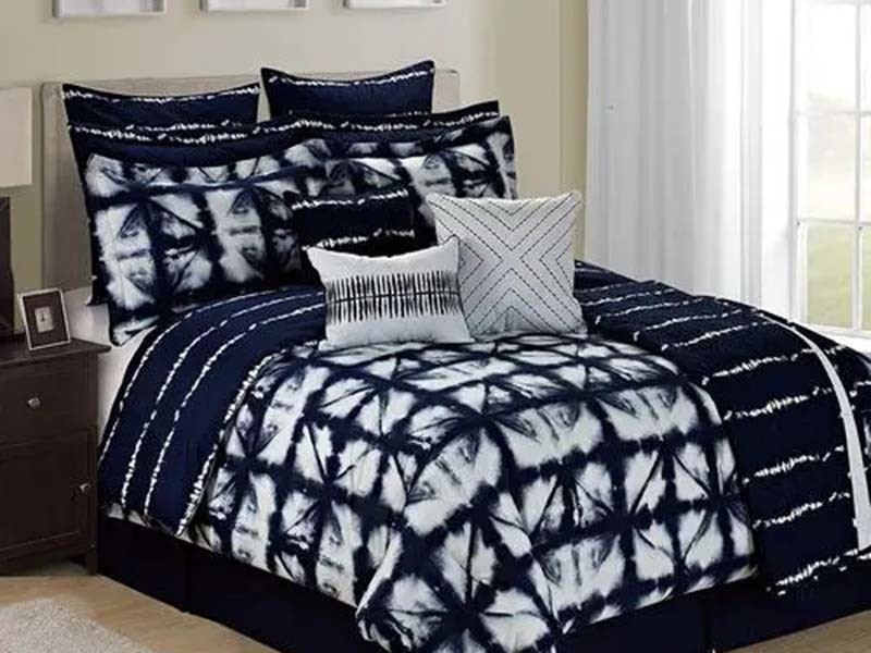 Multi piece quilt set