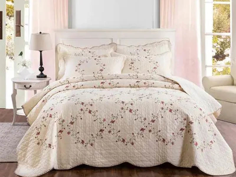 Bed cover multi-piece set