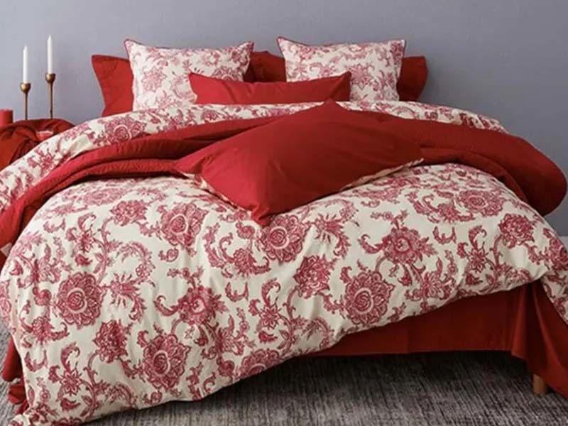 Multi piece quilt set