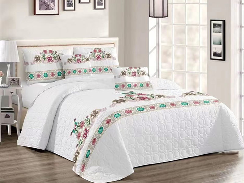 Bed cover multi-piece set