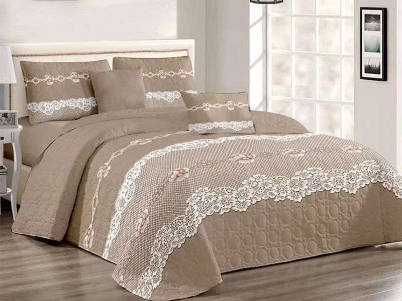 Bed cover multi-piece set