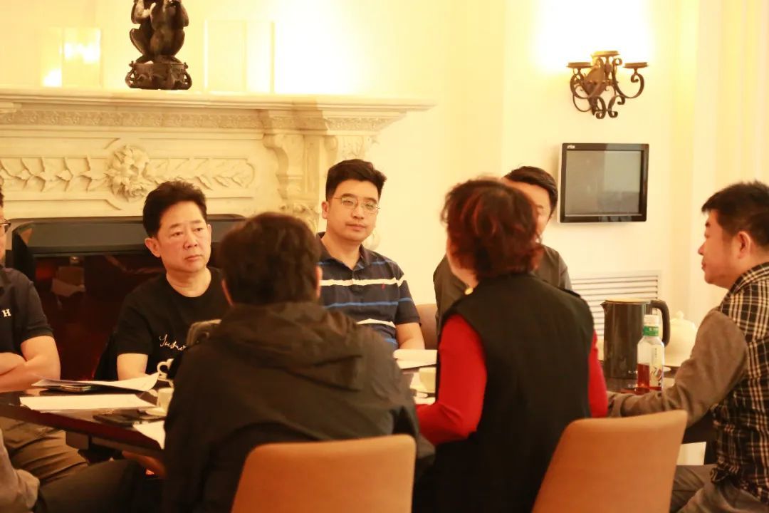 LEADER GROUP