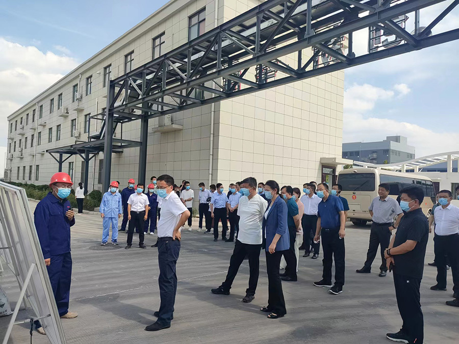 开封市副市长及开封市禹王台区区长，开封电视台记者等的参观与采访现场
