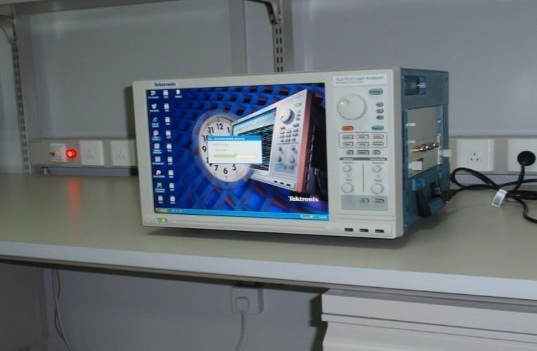 系统级总线测试仪用于主要用于分析和测试产品电子学FPGA、CCD等高速并行数字信号的时序逻辑关系和信号的完整性，可以对CCD驱动、处理等复杂数字电路进行测试。