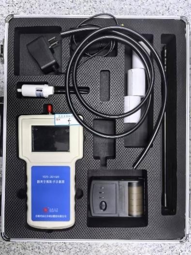 用于测量和分析洁净环境中单位体积空气内的尘埃粒子大小及数量，依据标准判定洁净环境洁净度等级的检测仪器。尘埃粒子计数器广泛应用于医药卫生、光学、化学、食品、化妆品、电子、生物制品、航空航天等企业的洁净车间检测。