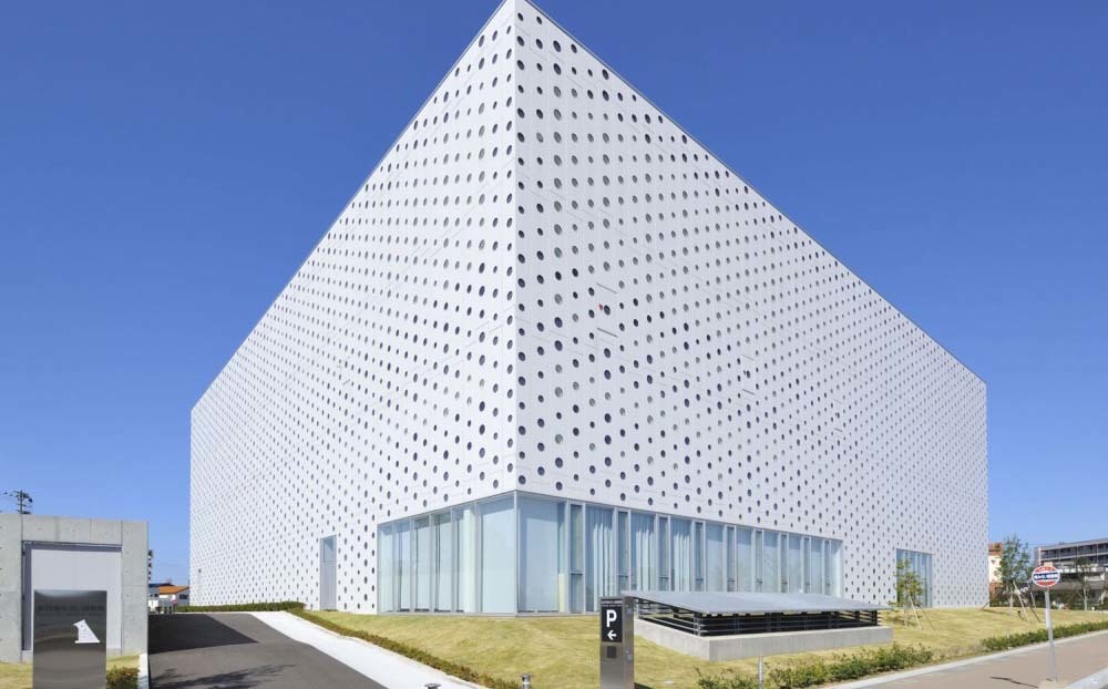 Kanazawa Umimirai Library, Japan