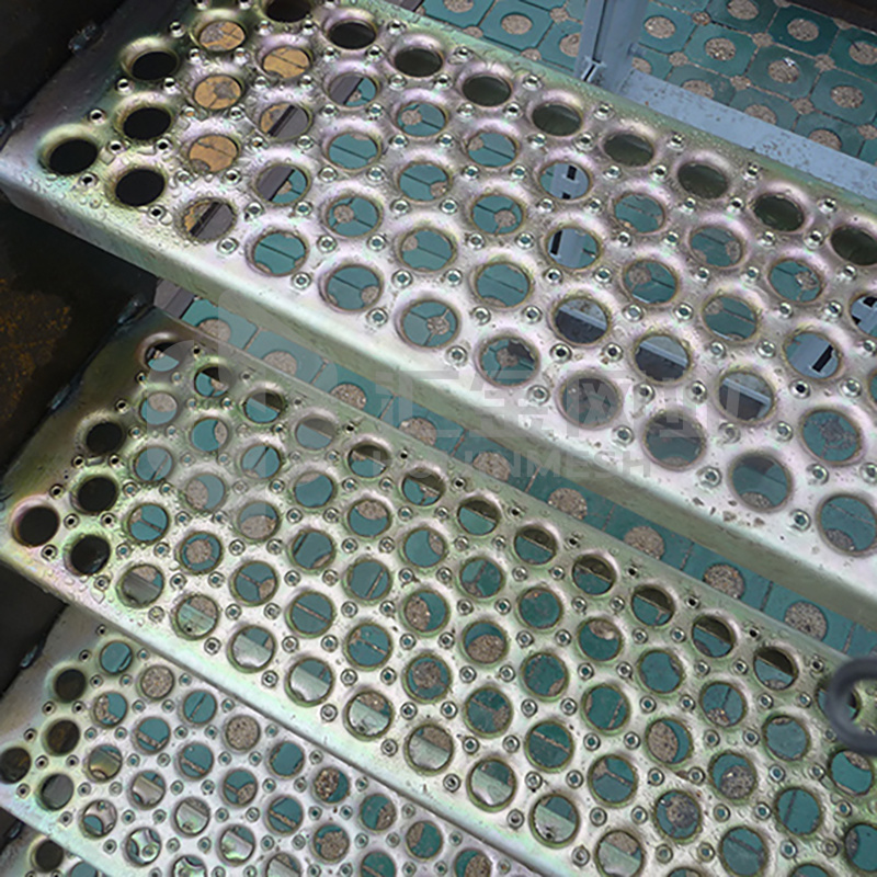Use Perf-O Grip safety gratings where mud, snow, oil, detergents