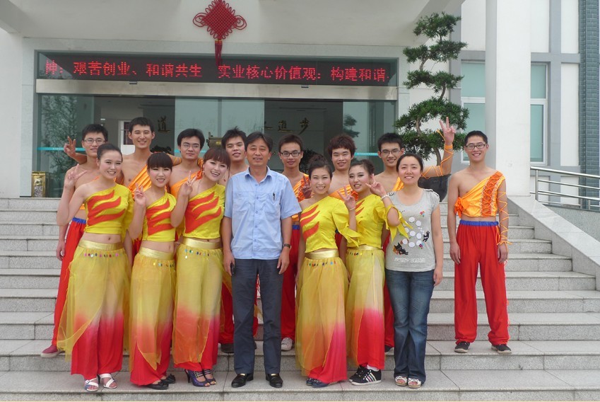 感恩，奮進