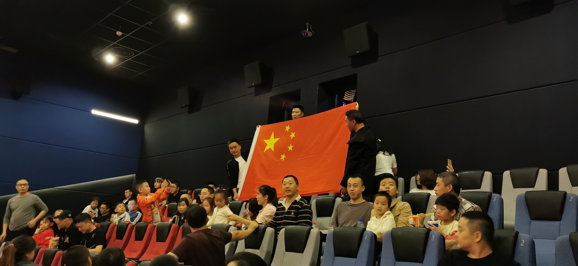東汽實業(yè)公司深入學(xué)習(xí)貫徹習(xí)近平新時代中國特色社會主義思想，認真貫徹落實習(xí)近平總書記在“不忘初心、牢記使命”主題教育工作會議上的重要講話精神和黨中央決策部署，以及四川省委、德陽市委、綿竹市委“不忘初心、牢記使命”主題教育工作會議精神，至9月15日，東汽實業(yè)公司召開會議，動員部署“不忘初心、牢記使命”主題教育工作以來，各黨支部積極響應(yīng)，組織主題教育活動。