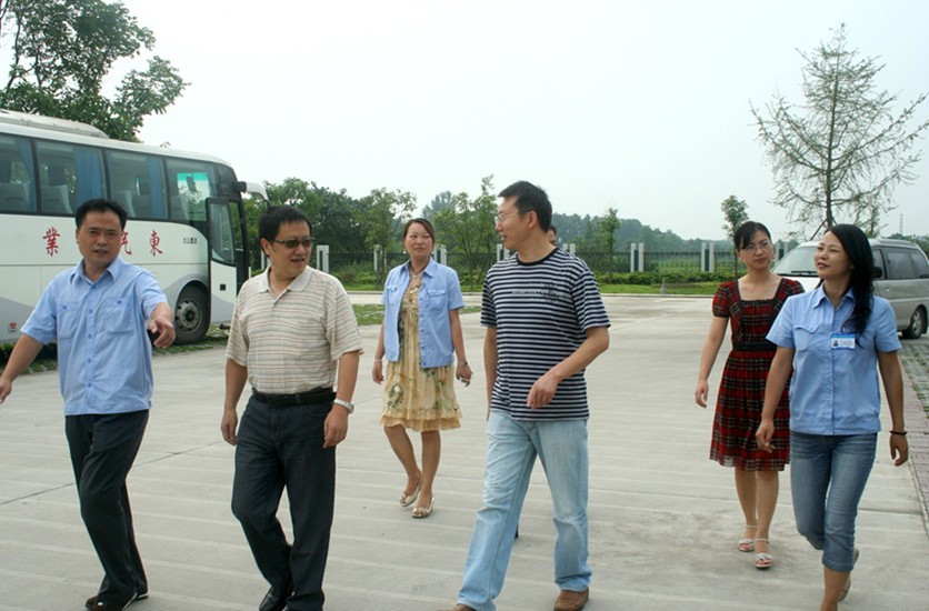 市委常委兼市總工會主席付利民一行來我公司慰問