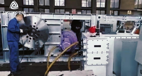 Installation and commissioning of middling coal Xinji double drive permanent magnet drum Installation and commissioning of middling coal Xinji double drive permanent magnet drum