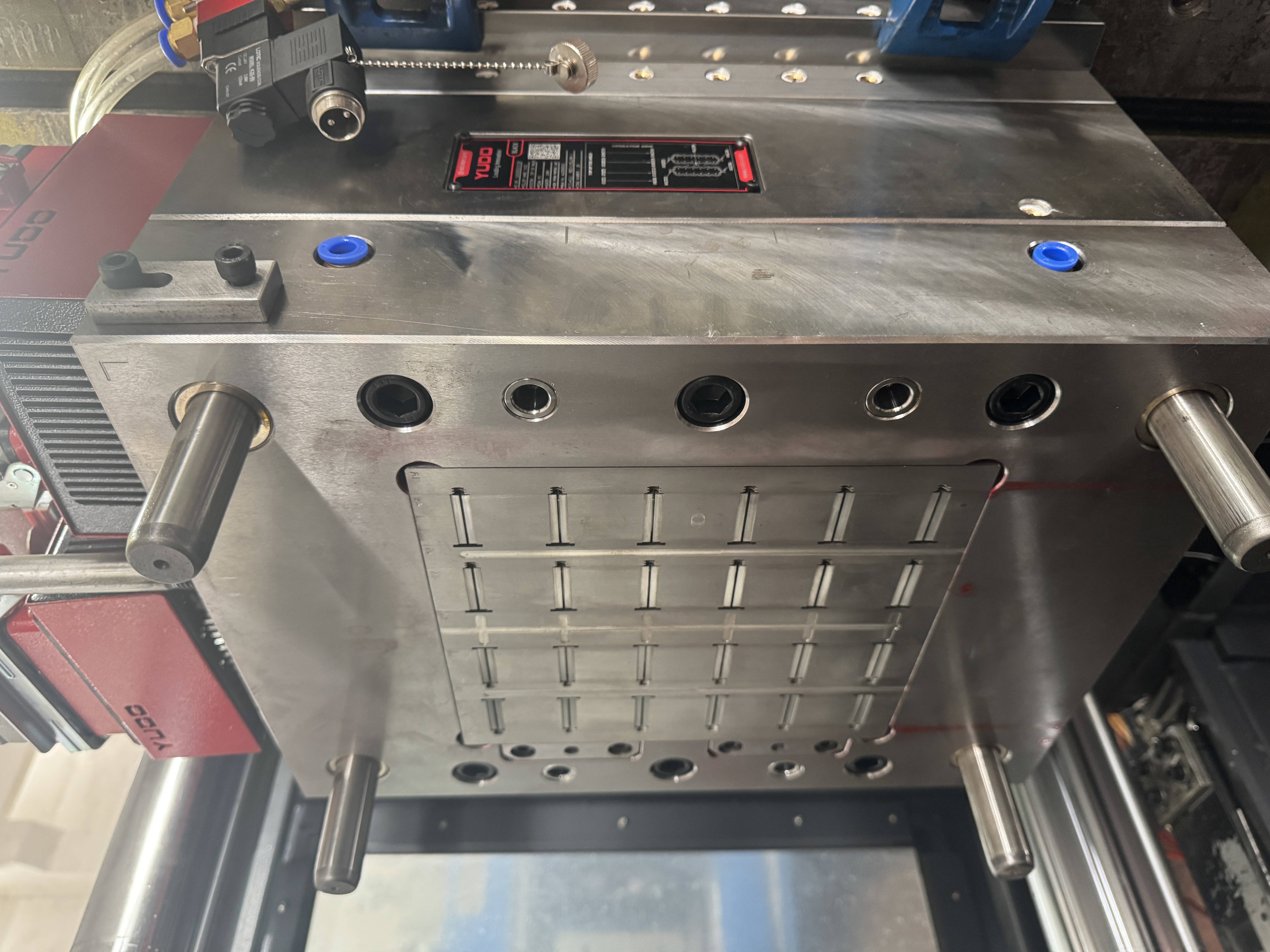預(yù)灌封全熱PC芯桿模具24腔