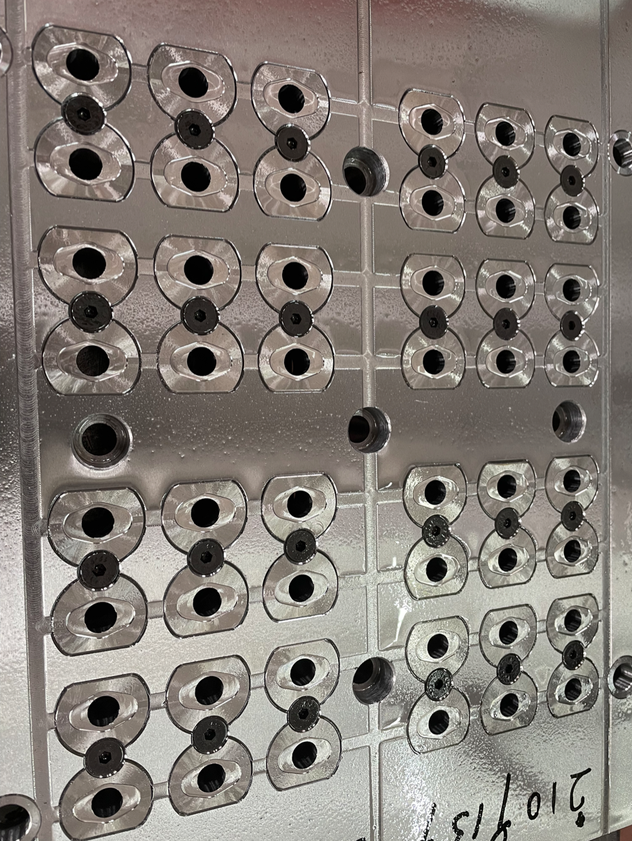 醫(yī)療器械模具定做的材料選擇