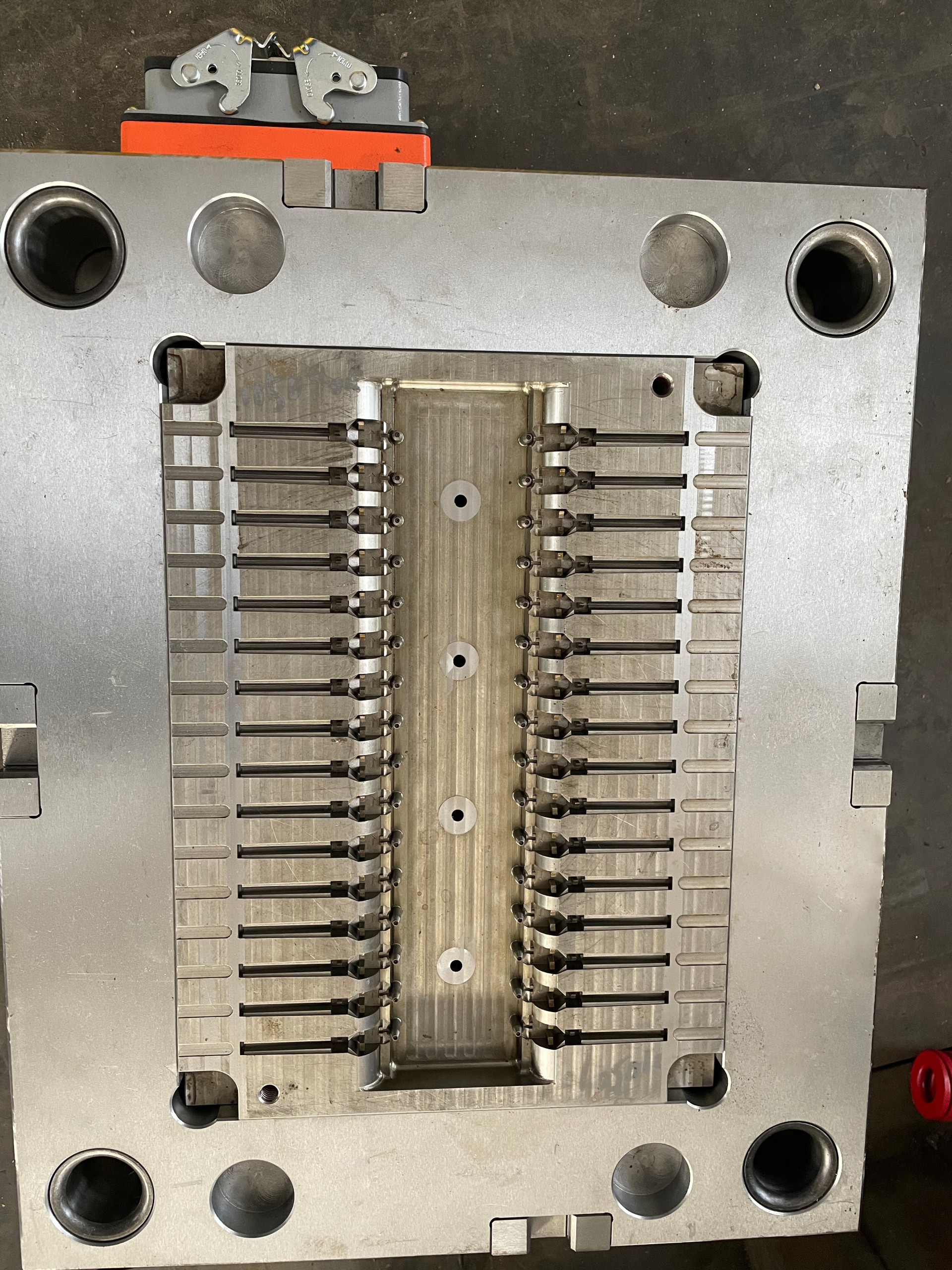 安全注射針模具 1出32