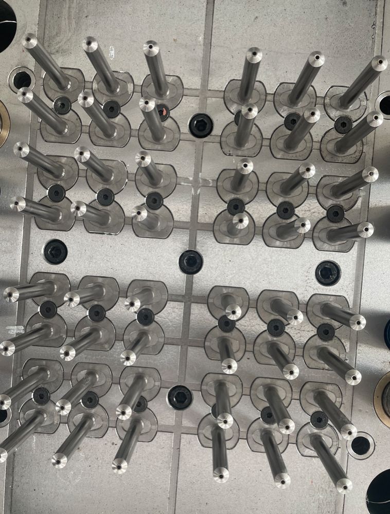 5ml螺口注射器模具1出48
