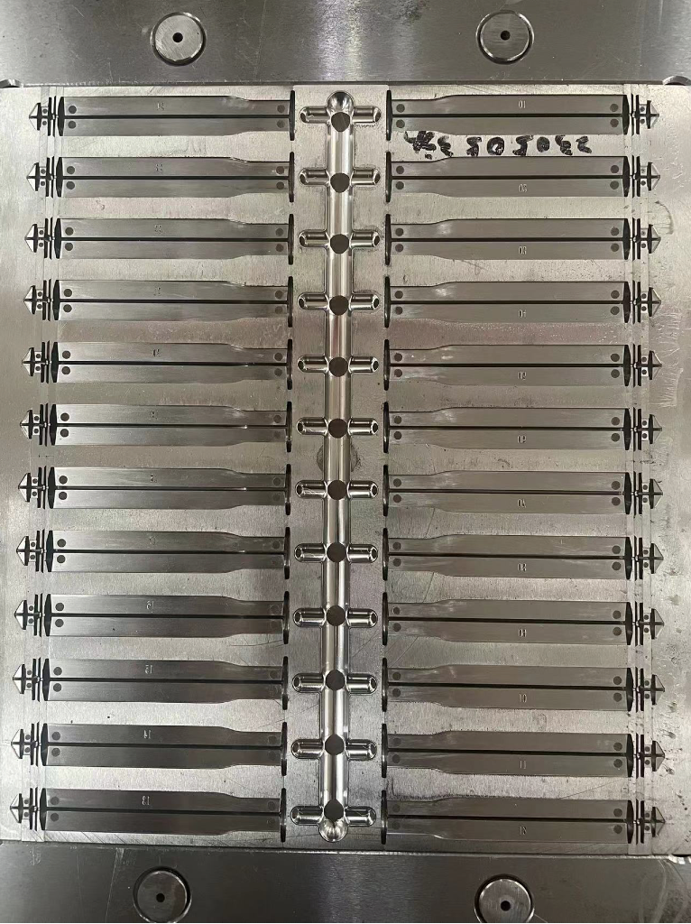 中部自毀注射器推桿模具