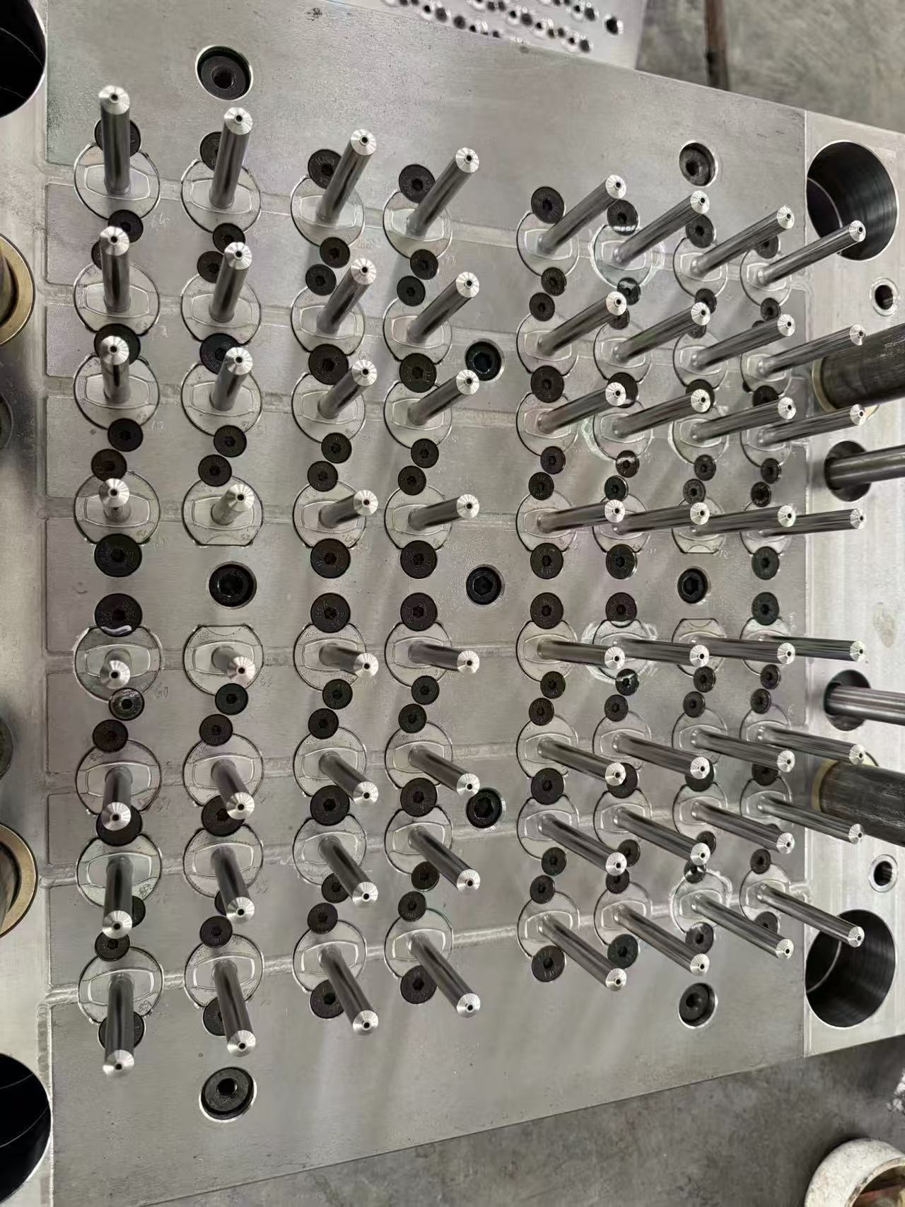 一次性注射器模具全熱半熱冷流道