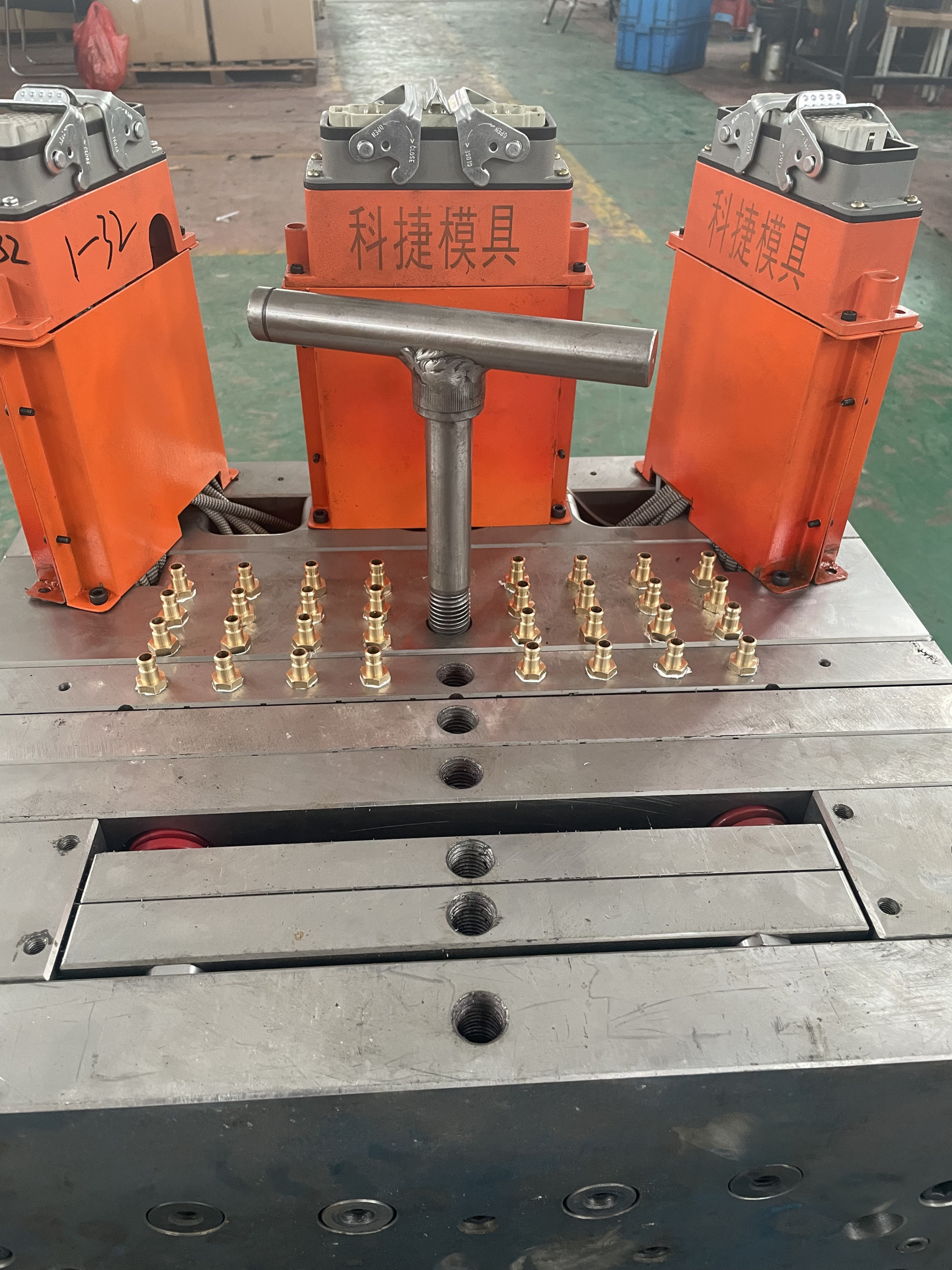 全熱流道注射器模具
