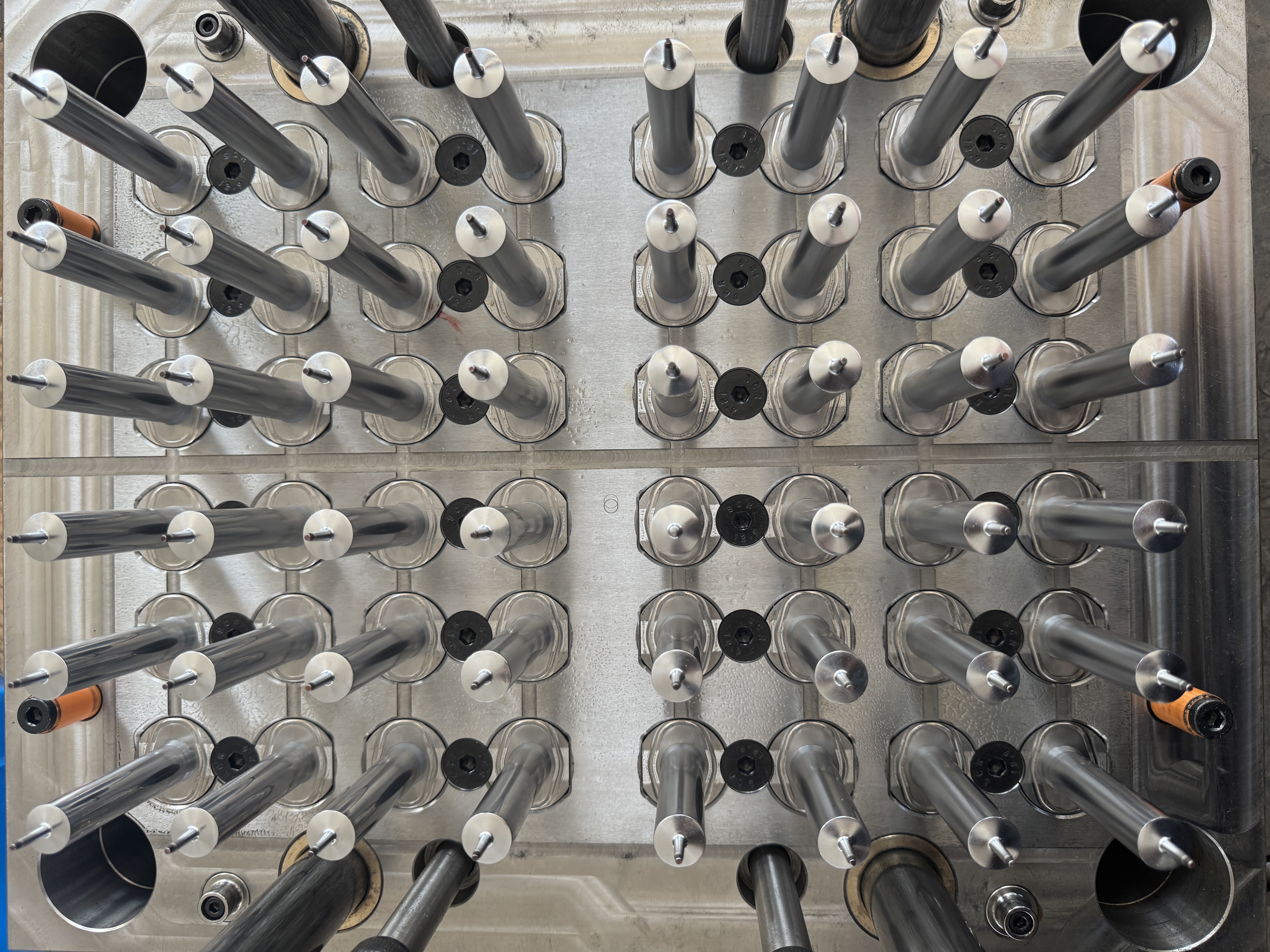 Syringe barrel mold