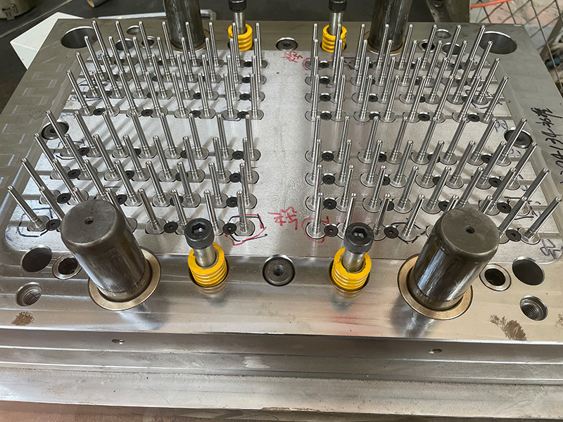 美容針座護(hù)帽模具128腔