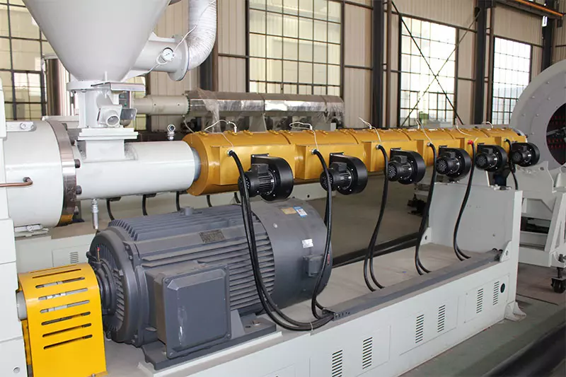 Extruder motor