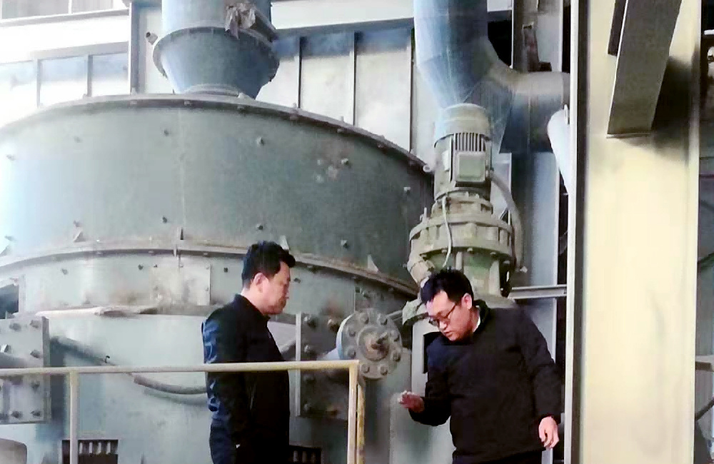 河北鐵峰輥碾機(jī)用戶使用現(xiàn)場(chǎng)