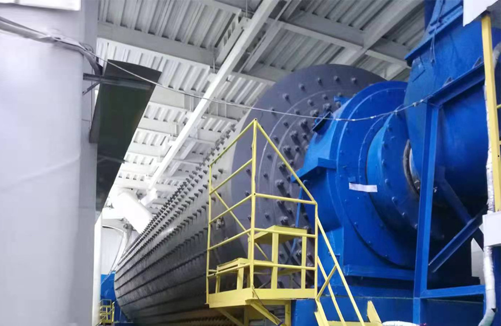 唐山燈塔水泥ф4.2×13m滾動(dòng)軸承微粉磨機(jī)、2011年運(yùn)行至今