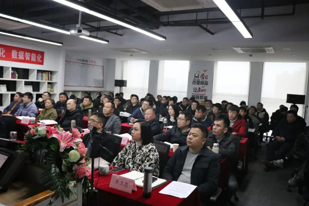 向上 攀高 力爭(zhēng)潮頭