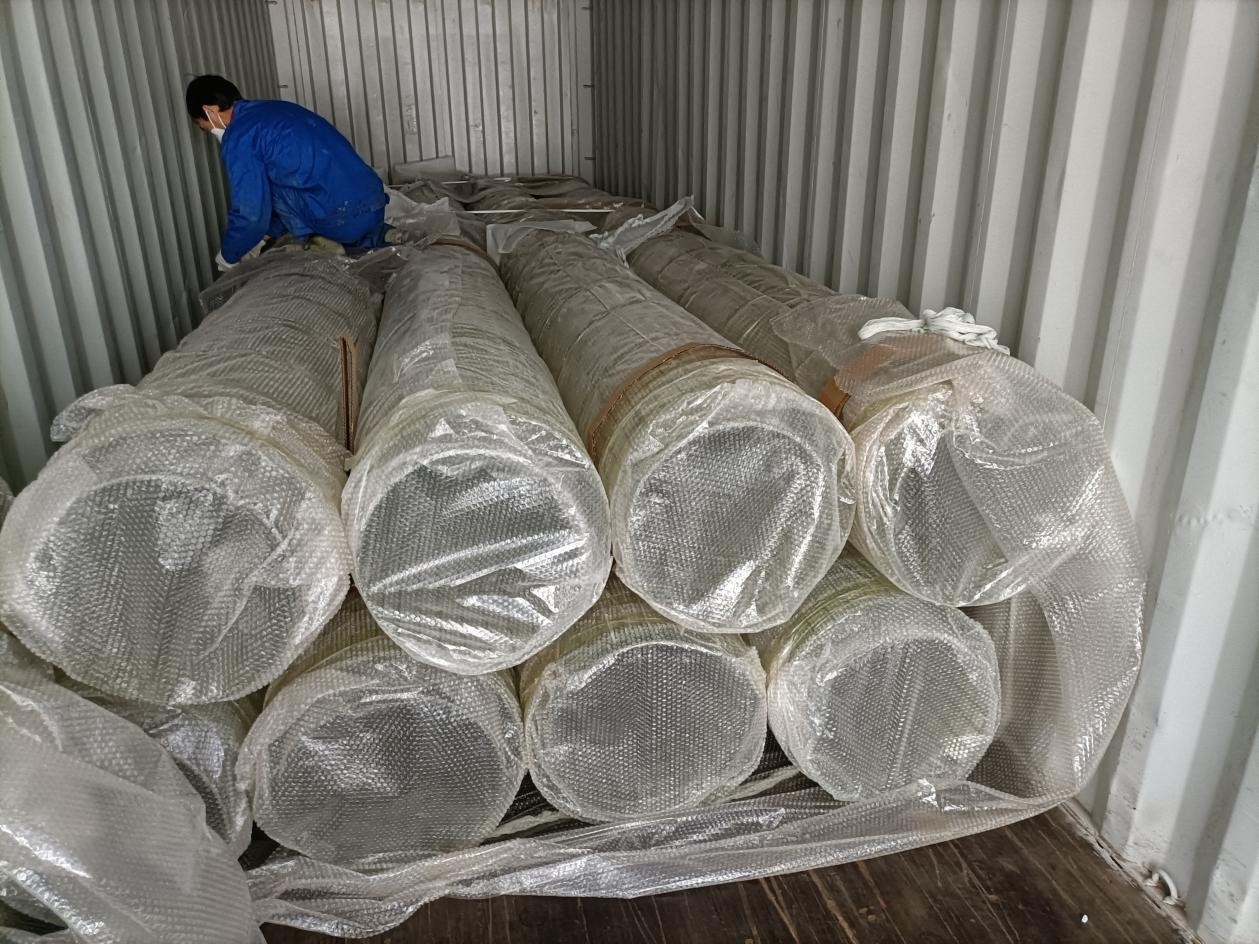 2023年03月29日,玻璃钢除雾器滤芯骨架第一次上集装箱，直接发往国外…