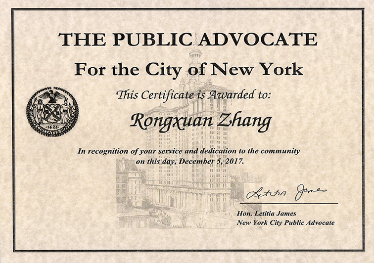 Mr. James, Members of the New York Municipal Government of the United States, presented a Certificate of Dedication to President Cheung Rongxuan Mr. James, Members of the New York Municipal Government of the United States, presented a Certificate of Dedication to President Cheung Rongxuan