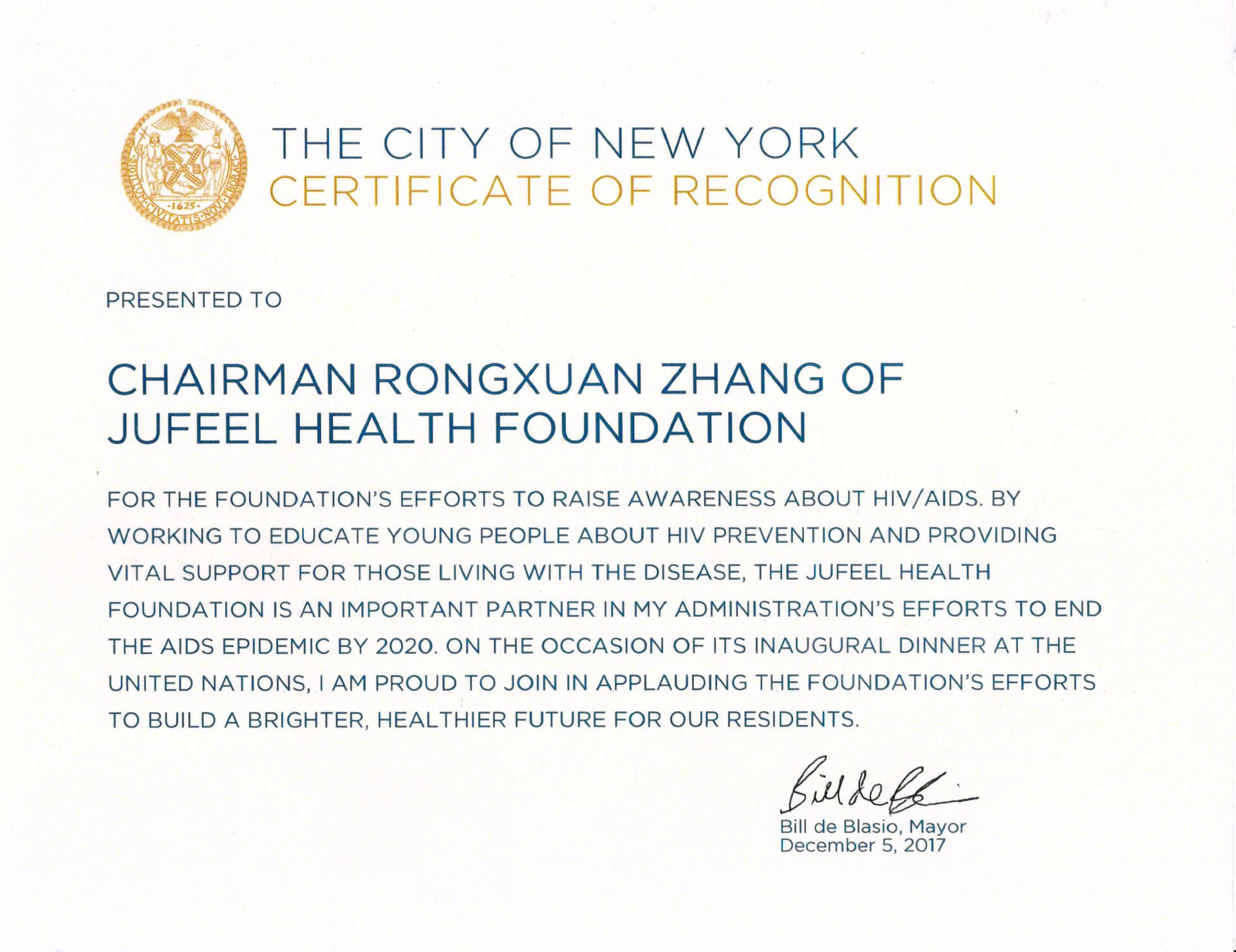 The Mayor of New York City, Mr. Bai Sihao, signed the Honorary Citizenship Certificate to President Cheung Rongxuan The Mayor of New York City, Mr. Bai Sihao, signed the Honorary Citizenship Certificate to President Cheung Rongxuan
