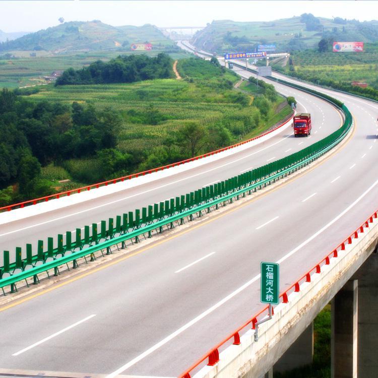 高速公路波形护栏的作用和锈蚀后的处理方法是什么？