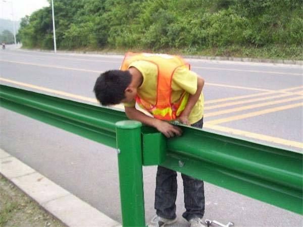 护栏板防盗螺栓的作用