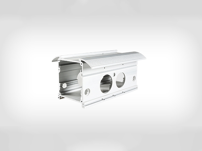 What are some of the characteristics of aluminum products to draw on in machining?