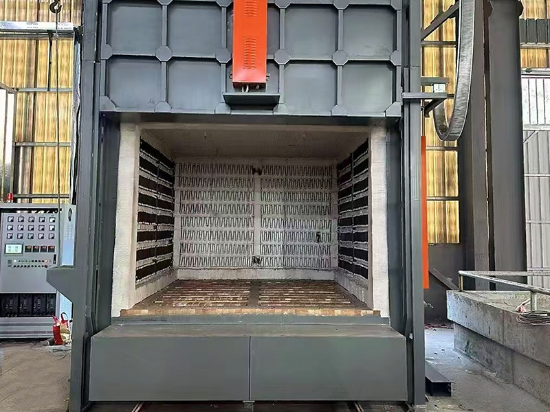 Heat treatment industrial furnace