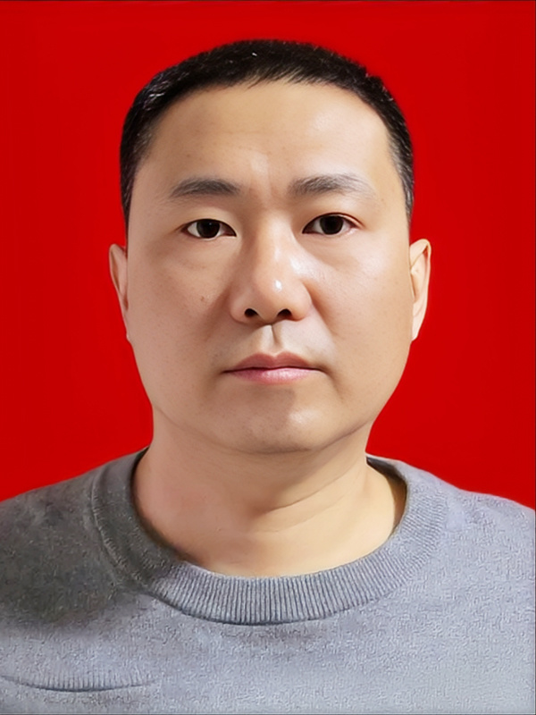优秀员工　韩亮