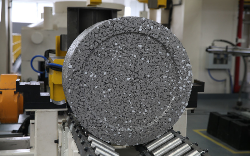 Preparation technology of low-cost titanium alloy ingots