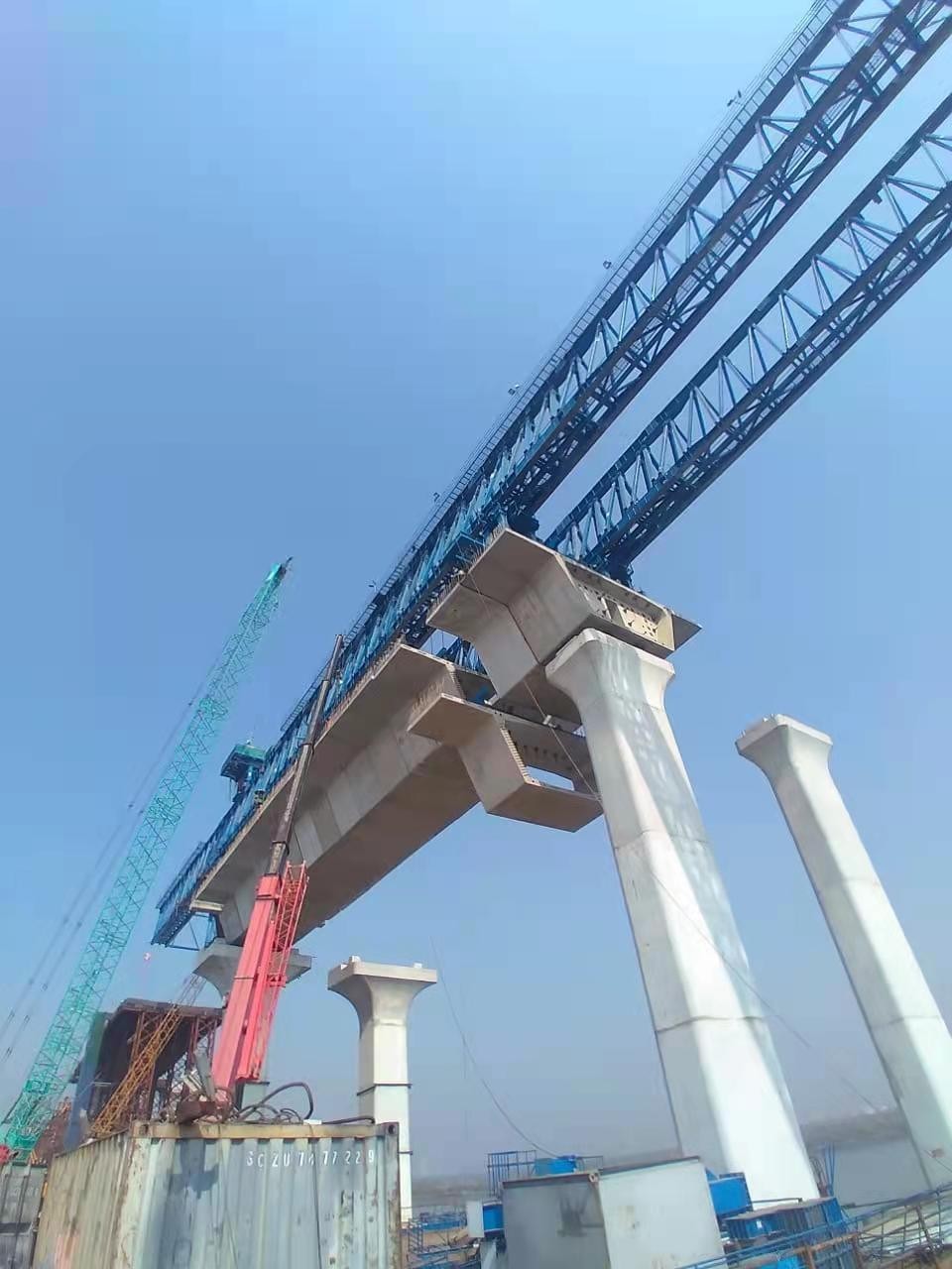 印度孟买跨海连接线节段梁架设项目