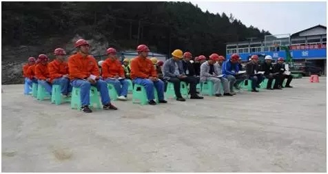 G243大矸至群樂公路改擴(kuò)建全體參建單位學(xué)習(xí)十九大精神