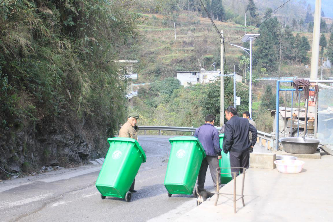 物資抵達(dá)并發(fā)放到村民手中